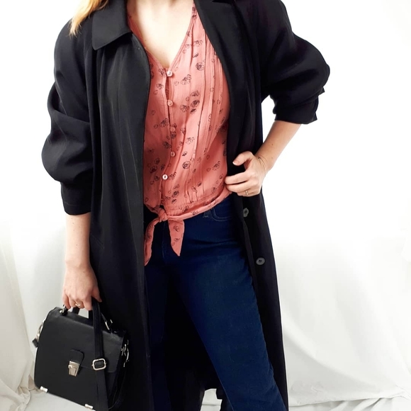 Vintage Black Leather Handbag with Silver Details - Picture 3 of 6